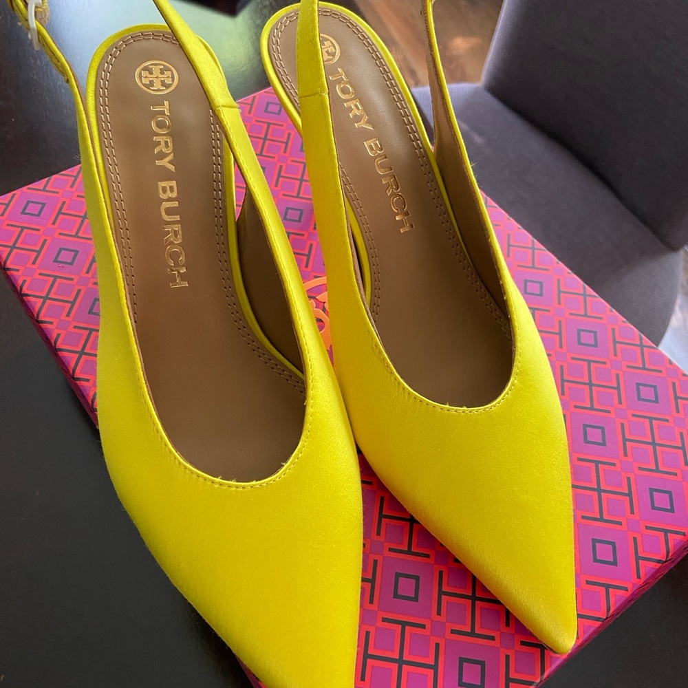 Tory Burch Satin asking back Pump Size 9